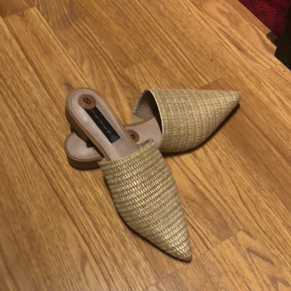 Flat shoes